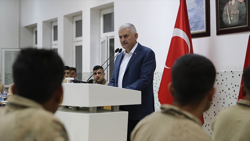 Başbakan Yıldırım komandolarla iftar yaptı