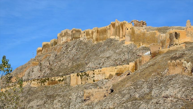 Bayburt Kalesi'nde tarih gün yüzüne çıkıyor