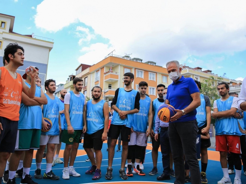 ÇEKMEKÖY’DE SOKAK BASKETBOLU HEYECANI