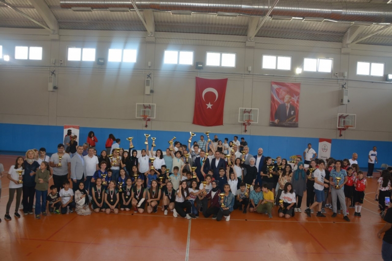 SPOR ŞENLİĞİ’NDE 8 BİN ÖĞRENCİ 11 BRANŞTA YARIŞTI