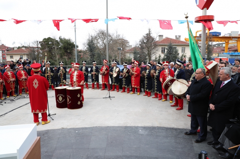  Ümraniyelilerin Yeni Buluşma Adresi Saat Kulesi Hizmete Açıldı