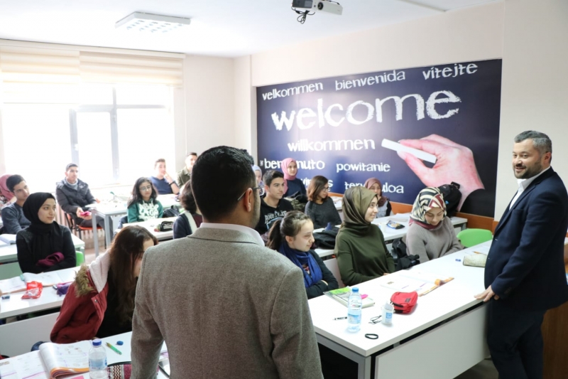 Üsküdar Belediyesi Gençlik Akademisi Türkiye Geneli Deneme Sınavı yaptı.