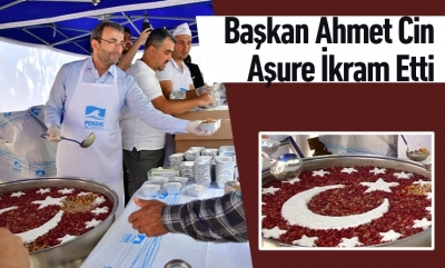 Başkan Ahmet Cin, Aşure İkram Etti