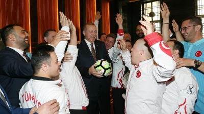 Cumhurbaşkanı Erdoğan down sendromlu sporcuları kabul etti