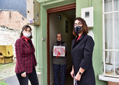 Gönül Elleri Çarşısı, 18 Mart Çanakkale Zaferi Nedeniyle Şehit Ailelerine Türk Bayrağı Dağıttı