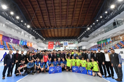 LİSELERARASI VOLEYBOL TURNUVASINDA ŞAMPİYON ÖZEL ÇENGELKÖY FİNAL LİSESİ OLDU