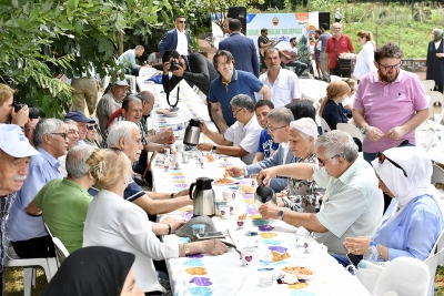 NİNE VE DEDELER, TORUNLARIYLA ÜSKÜDAR’DA, TORUN TOMBALAK BULUŞMASI ŞENLİĞİ’NDE BULUŞTU