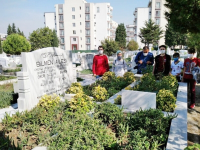 ÖĞRENCİLERDEN ÖMER NASUHİ BİLMEN’E DUALAR