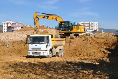 Yaz Boyu 21 Cadde Ve Sokak Açılıp Genişletildi